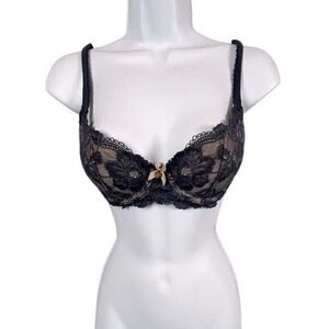 VICTORIAS SECRET BRA LT BLUE SIZE 32C LACE